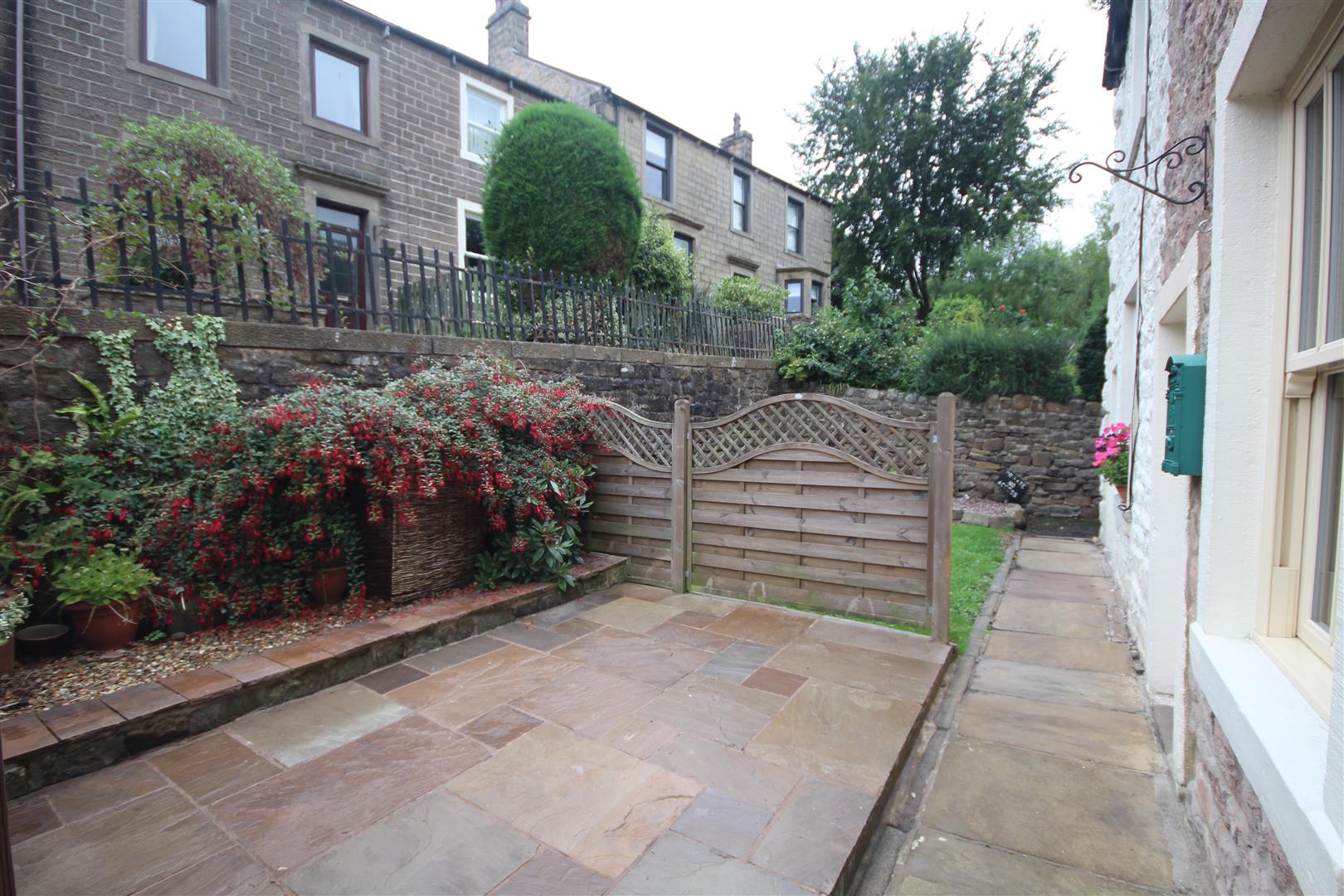 2 bedroom mid terrace house To Let in Barnoldswick - IMG_8509.jpg